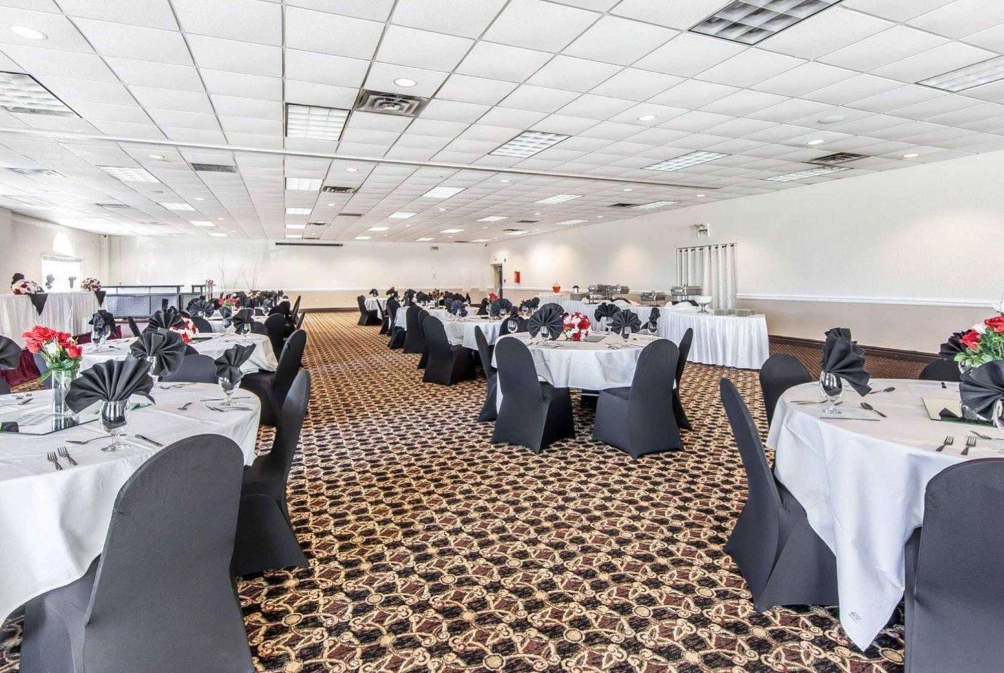 Wingate By Wyndham Marietta Conference Center Ohio Hotel Exterior photo